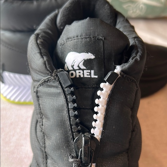 Sorel Women’s Black Winter Boots, Excellent Condition, Size 6.5 - Picture 3 of 5